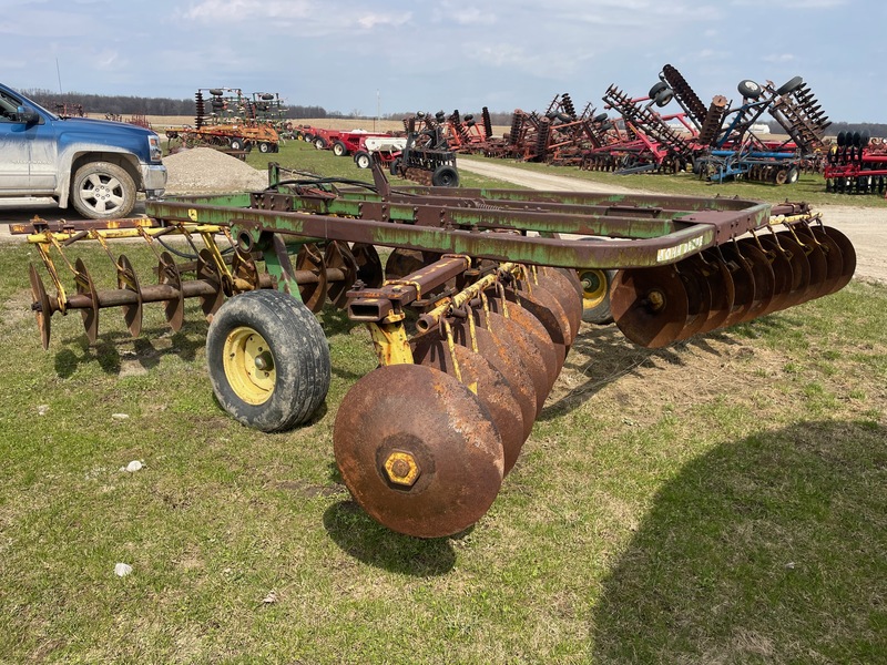 Tillage - Discs  John Deere 210 Disc - 13 Foot Photo
